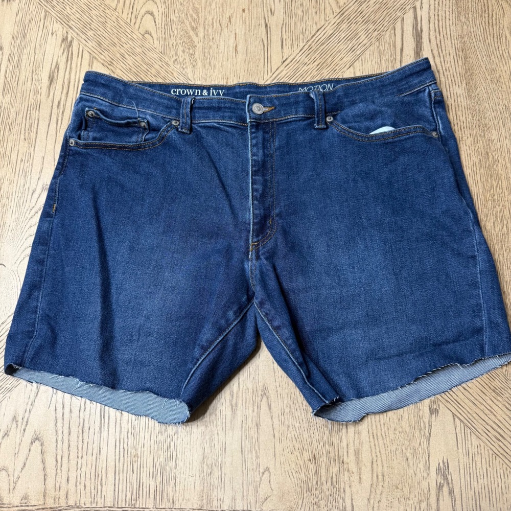 Crown & Ivy Womens  Size 36 Motion Flex Classic Fit Denim‎ Cutoff Jean Shorts